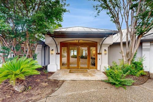 Išorė, Luxe Lakefront Retreat with Private Pool, Spa, Lakeside Terrace, Gourmet Kitchen in Horseshoe Bay (TX)