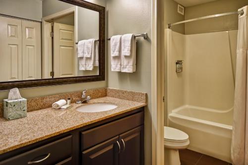 2 bedrooms, 3 beds