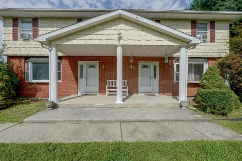 Hudson Valley Duplex: Hike, Sip + Explore! in Milton (NY)