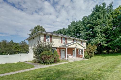 Patio + Yard: Extended Escape in Hudson Valley! in Milton (NY)