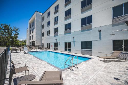 مسبح, Holiday Inn Express And Suites Fernandina Beach Amelia Island by IHG in اميليا ايلاند