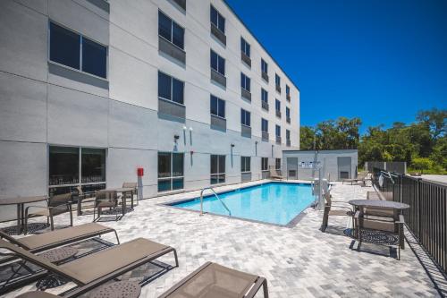 مسبح, Holiday Inn Express And Suites Fernandina Beach Amelia Island by IHG in اميليا ايلاند