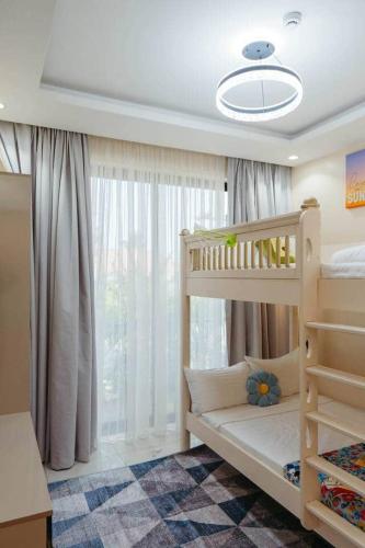 New Modern Bliss apt- 3Bdrm w/pool- gym-hottub - image 2