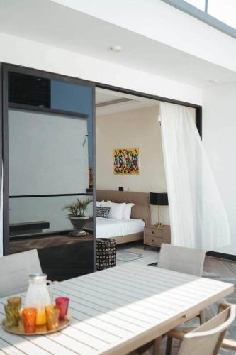New Modern Bliss apt- 3Bdrm w/pool- gym-hottub - image 4