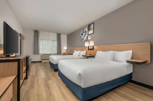 2 queen beds