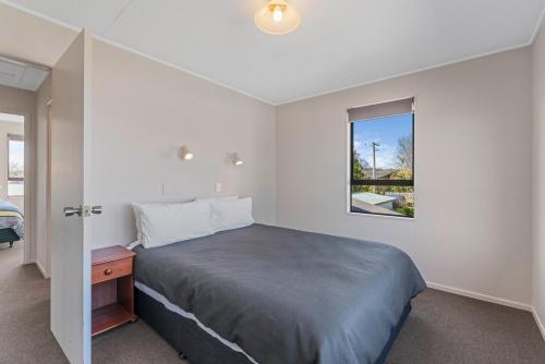 Rainbow Lake House - Lake Taupō Holiday Home - image 2