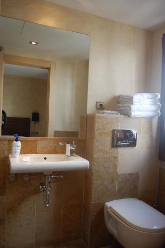 Triple Room (3 Adults) image 3