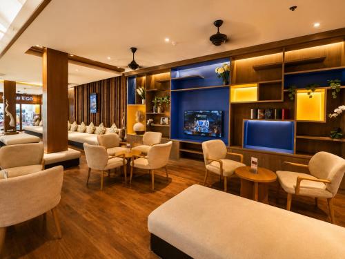 Lobby, Holiday Inn Resort Phuket Surin Beach By IHG in Surin