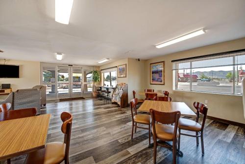 餐飲選擇, Suburban Studios near Mesa Verde in 科爾特斯市中心