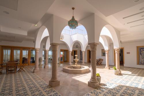 Instalações, Dar Aïcha - Villa Vue Mer - Piscine Privée - 9 Suites - Tazarka Cap Bon (Dar Aicha - Villa Vue Mer - Piscine Privee - 9 Suites - Tazarka Cap Bon) in Korba