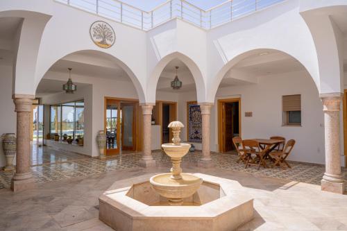 Instalações, Dar Aïcha - Villa Vue Mer - Piscine Privée - 9 Suites - Tazarka Cap Bon (Dar Aicha - Villa Vue Mer - Piscine Privee - 9 Suites - Tazarka Cap Bon) in Korba