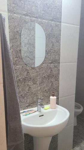 Couple friendly 2bhk Apartment in Ansal - image 2