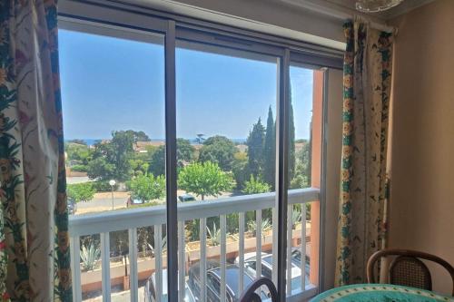 Apartment with sea view 100m from the calanques