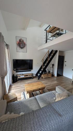 Résidence avec piscine, hébergement climatisé 6 couchages deux chambres
