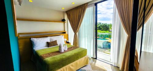 Prince Express Inn Room Type - Deluxe Double Room with Balcony