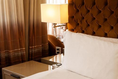 The Athenaeum Hotel & Residences - 3