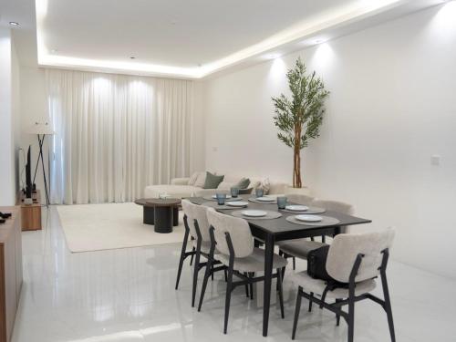Modern 2 Bedroom in Arasat Karrada New Building - image 3