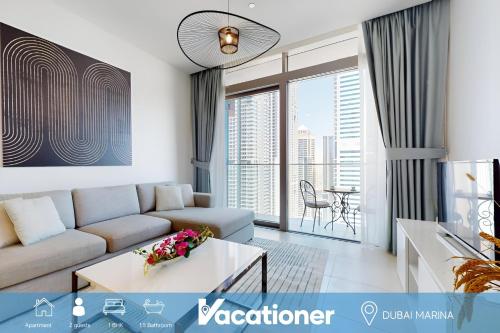 Vacationer Holiday Homes l Chic 1 Bed l Perched on 30th Floor l Marina Views, Dubaj