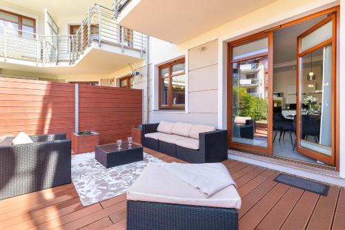 Spacious Vervena Apartment with a Terrace Close to the Beach by Renters Prestige - image 2