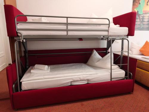 1 king bed, 2 bunk beds