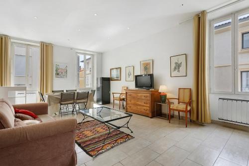 2 Bedroom Apartment Cannes Center