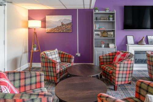 Shared lounge/TV area, Britannia Inn Glasgow in Glasgow