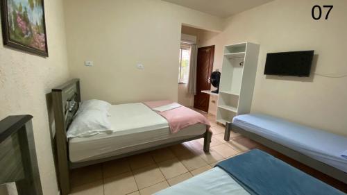 1 double bed, 2 twin beds