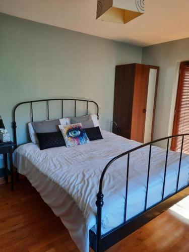 2 twin beds