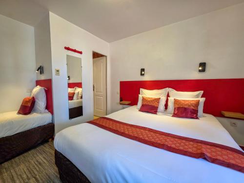 1 double bed, 1 twin bed