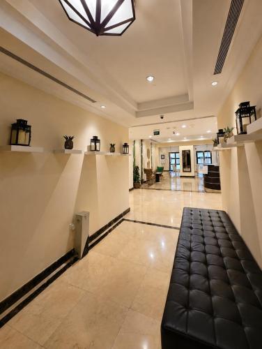 Heart of Pearl 3BR, Huge Terrace & Marina Views in The Pearl