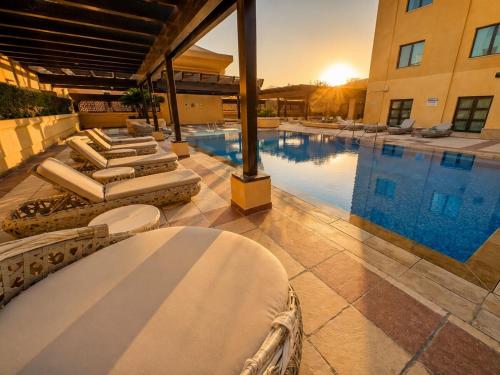 Heart of Pearl 3BR, Huge Terrace & Marina Views in The Pearl