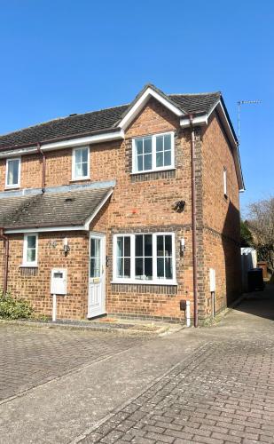 Luxury Modern House, Free Driveway Parking and Garden! Fully Equipped, Sleeps 6 Guests gîte à louer Wootton