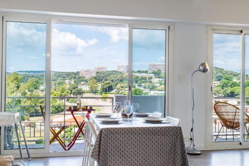 Bright cocoon with sea views - image 4