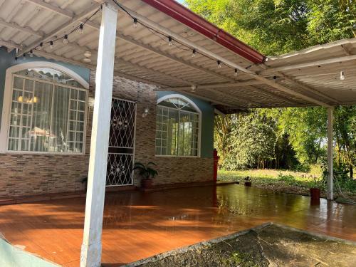 Casa bambú con desayuno (Casa bambu con desayuno) in Puyo
