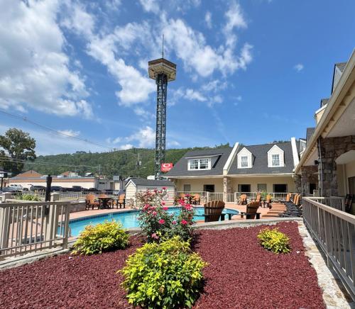 Econo Lodge Inn & Suites Gatlinburg at the Convention Center