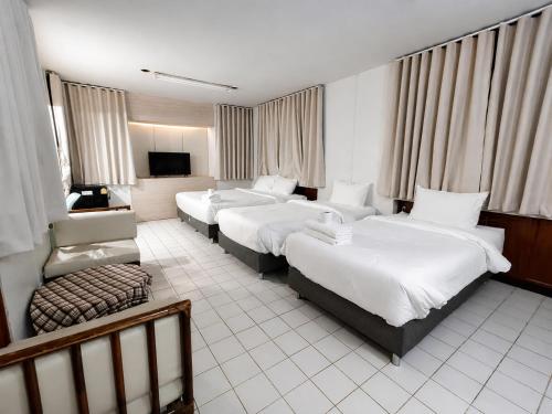 Chomdoi House Hotel near Wang Bua Ban - Ban Chang Kian Loop Parking