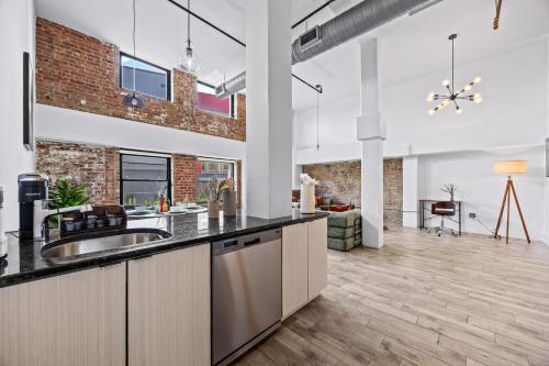 keuken, Suburban Haven Stylish Loft in Harrison