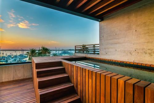 La Paz Penthouse with Plunge Pool & Marina Views