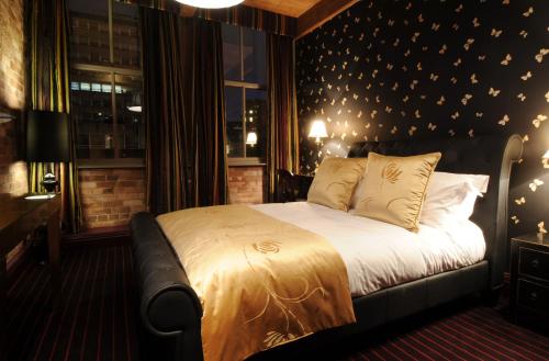 Velvet Hotel - image 8