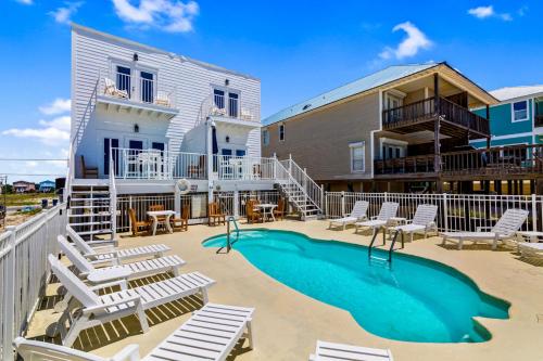 Beachfront Duplex Heated Pool Sleeps 24 - image 3