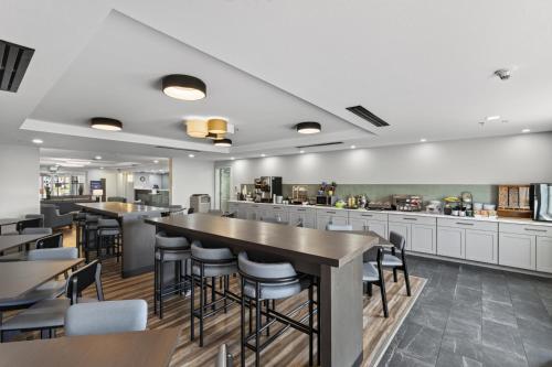 Храна и напитки, SureStay Plus by Best Western Billings in Билингс, Монтана