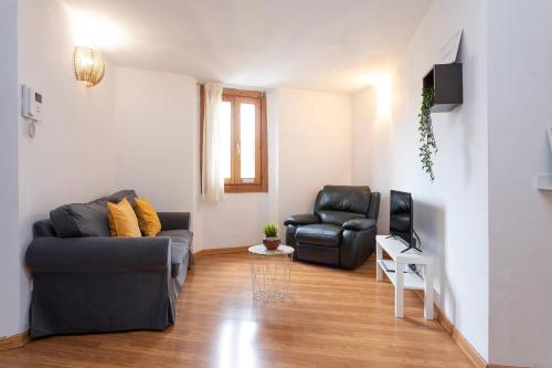 32ARA1086 - Newly refurbished 3BR flat