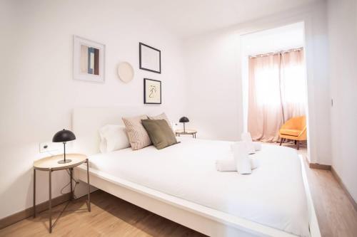 12CRC1038 - Refurbished Big Cozy Apartment, Barcelona