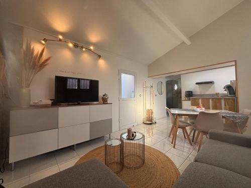 Comfortable cozy space with independent entrance - Location saisonnière - Fos-sur-Mer