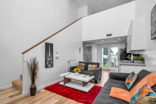 Chic 1-Bedroom Loft Style View Of Hollywood Sign & Free Parking