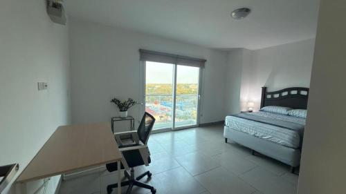 Premium apartment with city views - image 4