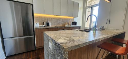 Kitchen, SAREH ACCOMMODATION - Balmain near The Oxford Hotel