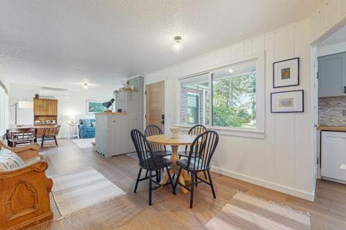 Pet Friendly Home near Robinson Beach with Expansive Garden and Ocean Views in Freeland (WA)