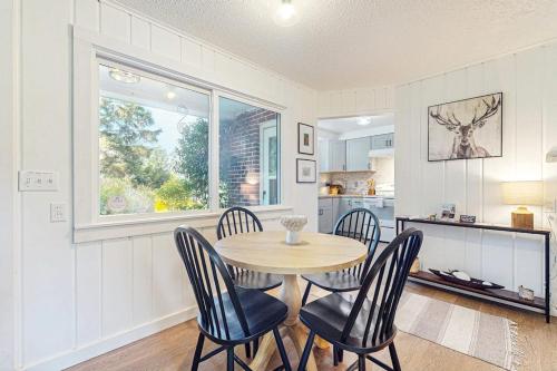 Pet Friendly Home near Robinson Beach with Expansive Garden and Ocean Views in Freeland (WA)