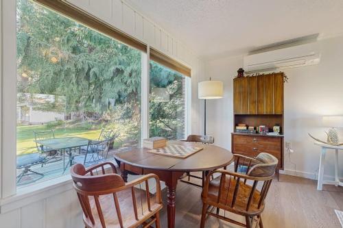 Pet Friendly Home near Robinson Beach with Expansive Garden and Ocean Views in Freeland (WA)